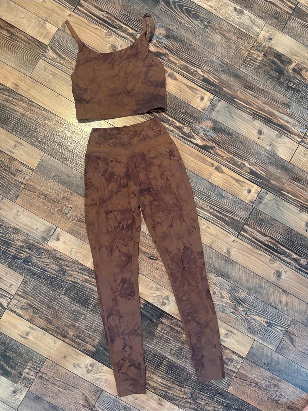 ALPHALETE Brown Tie-Dye Workout Leggings and Crop Top Set